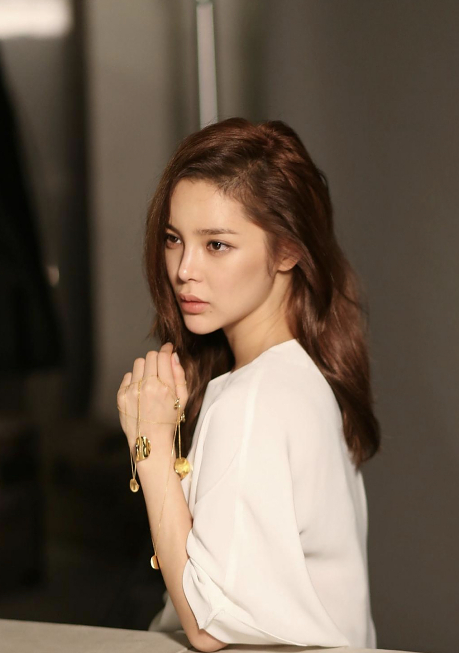 为艺术献身的女明星    朴诗妍(park si yeon,韩文原名:022725)