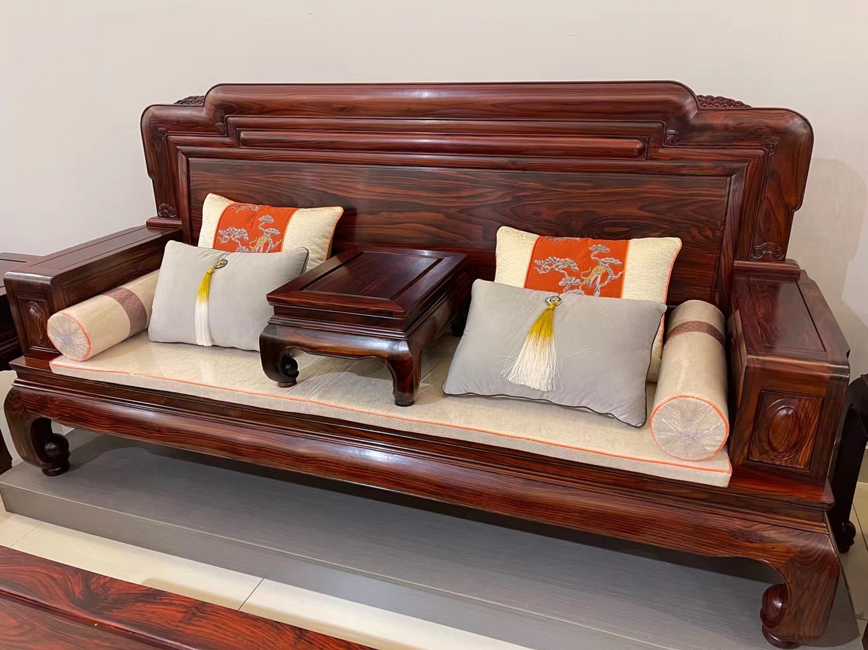 阔叶黄檀(印尼黑酸枝) 吉祥如意沙发 纹路是不是挺像大红酸枝的 高端