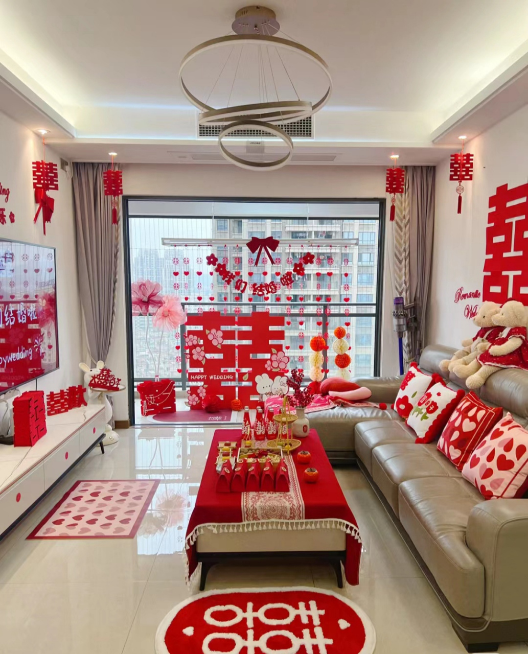 这新房布置得可真喜庆呀