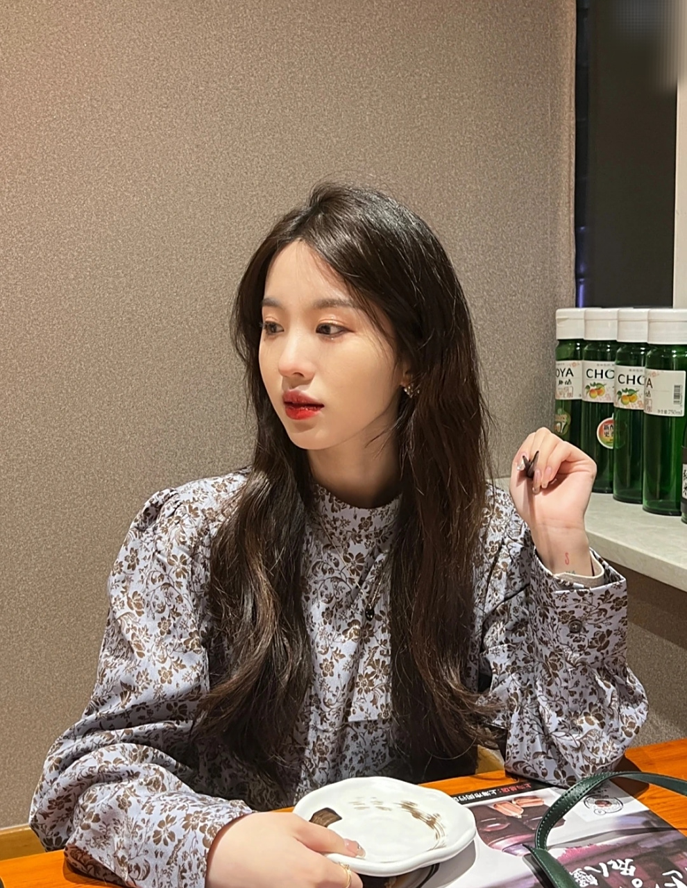 请吃饭的漂亮姐姐[比心],和性感美女小姐姐一起学日常时尚穿搭#旅行