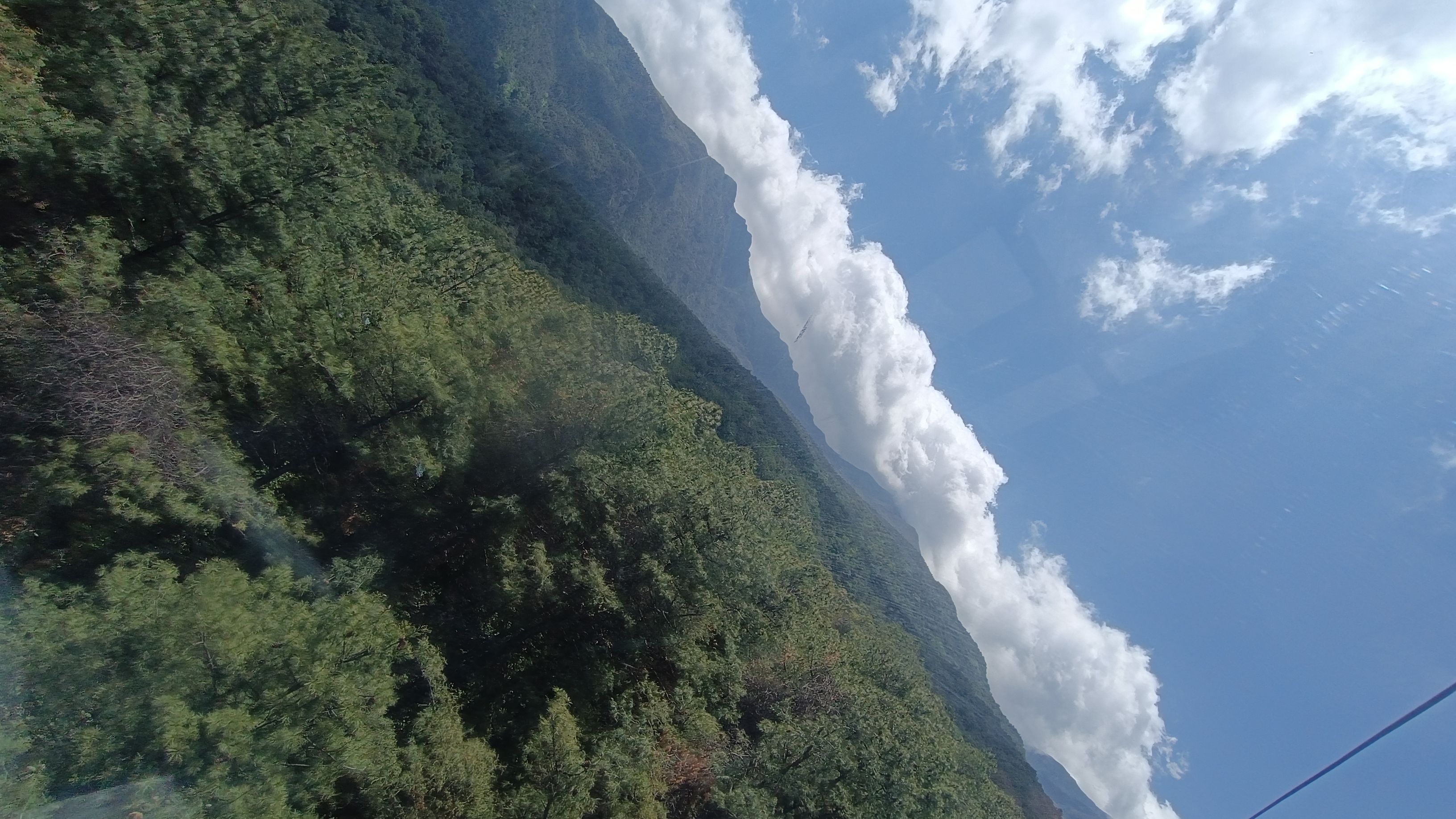 大理苍山俯瞰风景图
