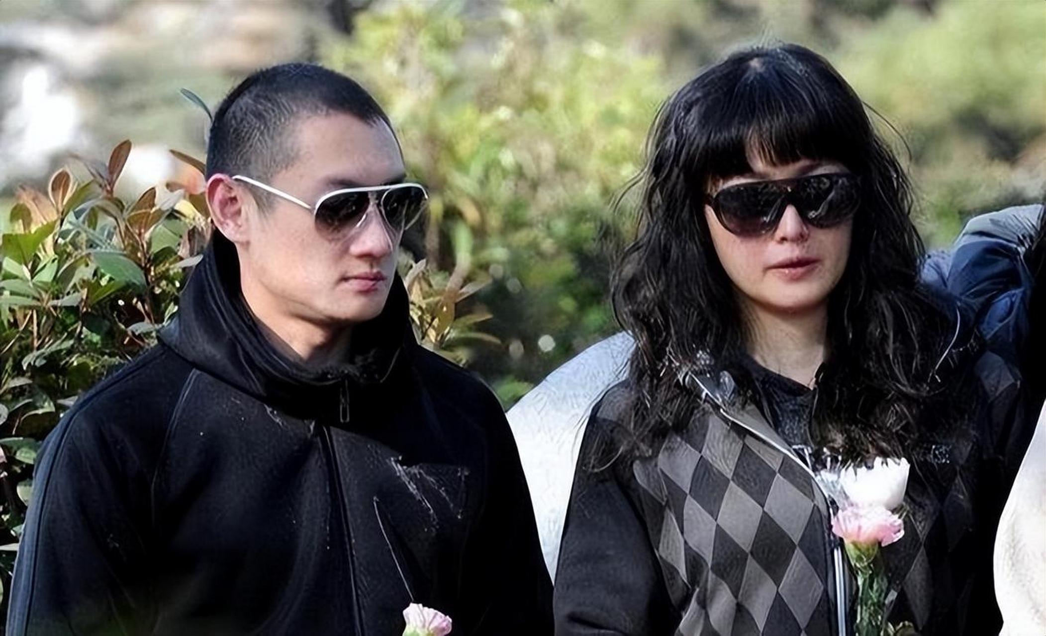 李钰靠出演《情深深雨濛濛》中方瑜走红,曾被人誉为"小林青霞",连京城