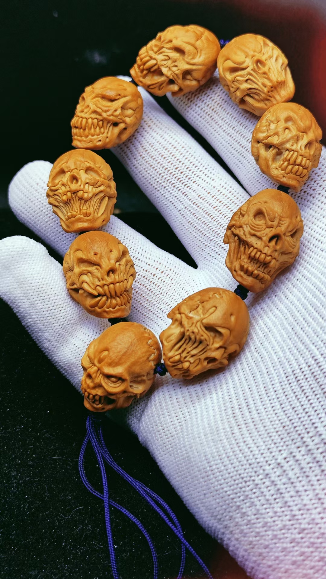 橄榄核雕刻骷髅头