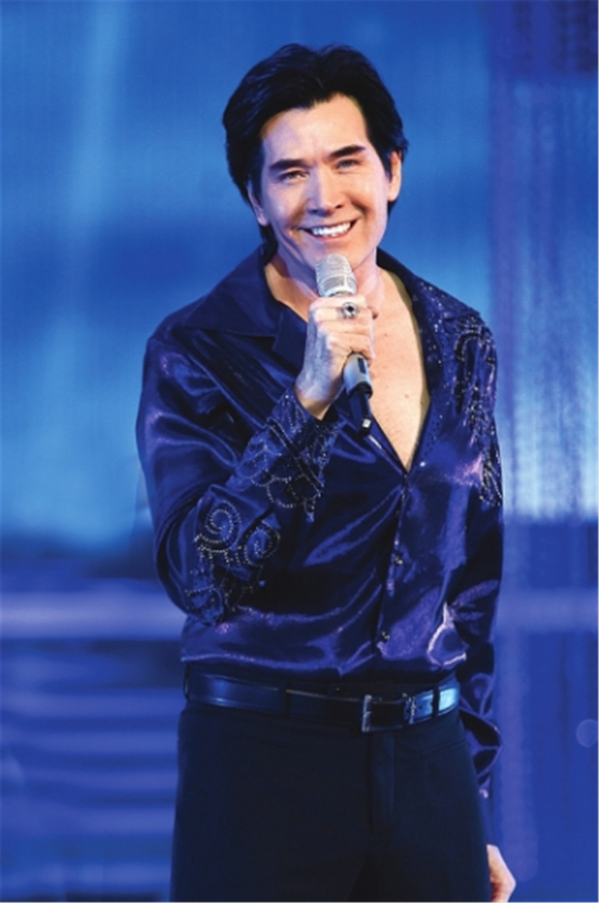 62岁的费翔,还是冬天里的一把火,身材也太迷人了吧……  好多人都是从