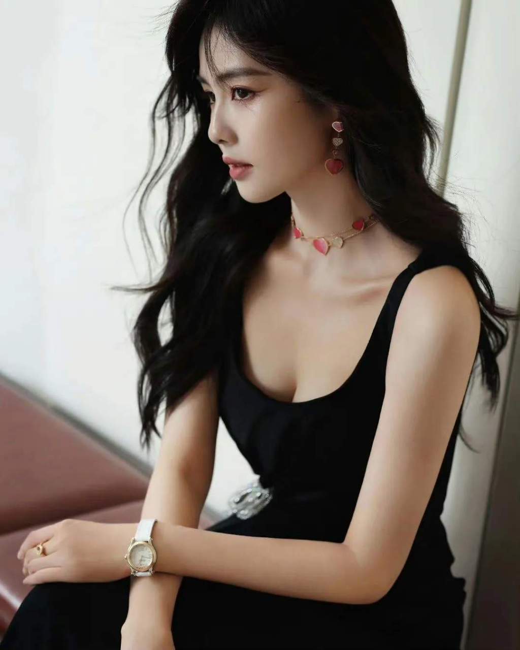 白鹿美照,美丽又性感!#明星生图大赏# #我们都爱聊八卦# #娱乐