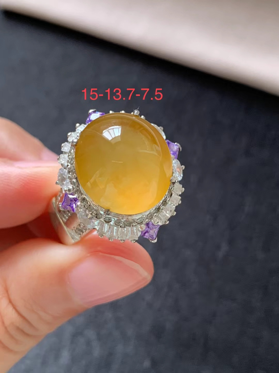 点击头像看直播# #翡翠# 高冰黄翡鸽子蛋戒面,鸡油黄色泽鲜艳明亮,种