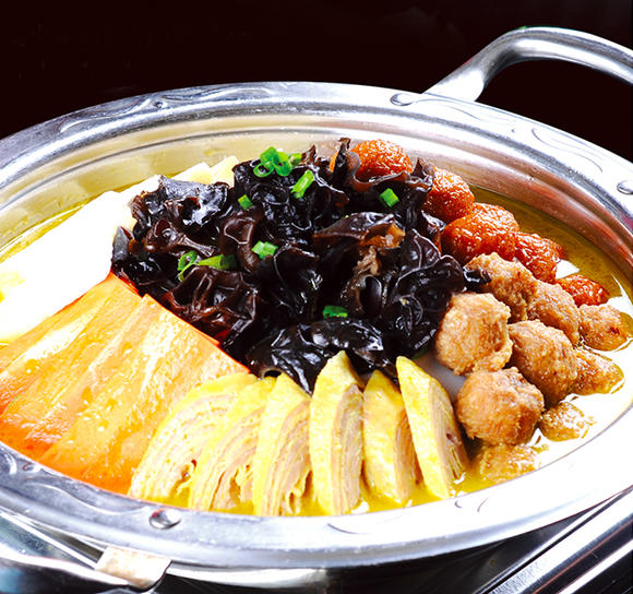 生活新星计划#   湖南全家福是一道传统的湘菜,它以多种食材烹制而成
