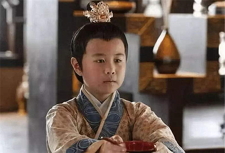 两个国王孩子是如何成长的