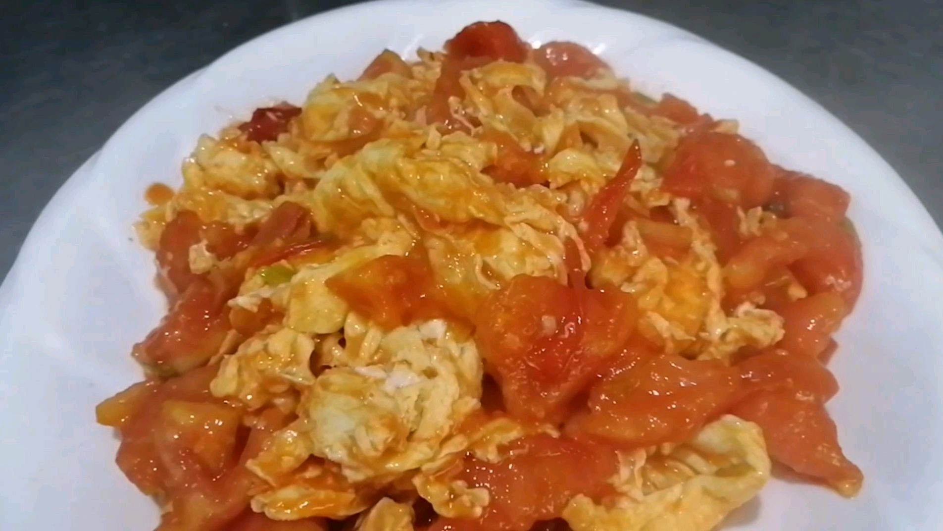 “西红柿炒蛋”很多人都做错了,学会这两步,西红柿多汁鸡蛋嫩滑