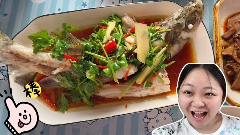川妹子出租屋清蒸鲈鱼,小俩口吃得津津有味,连骨头都不放过