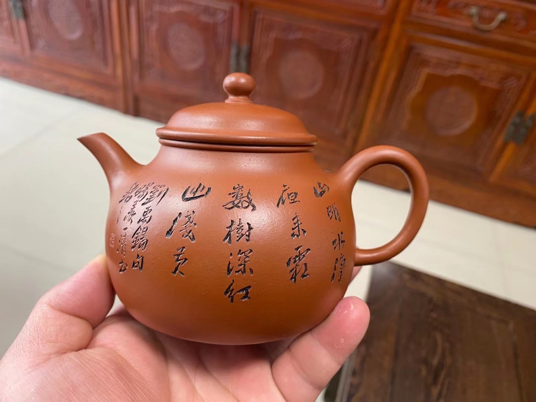 级高工钱一清61汲泉壶#紫砂壶# #全手工#  一厂老红泥,壶身刻绘精美