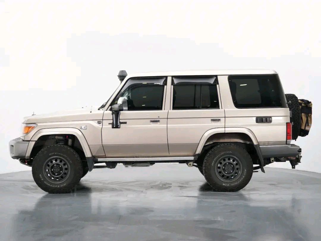 丰田陆巡lc76来了,4.5t柴油 手动5速,网友:年代感十足