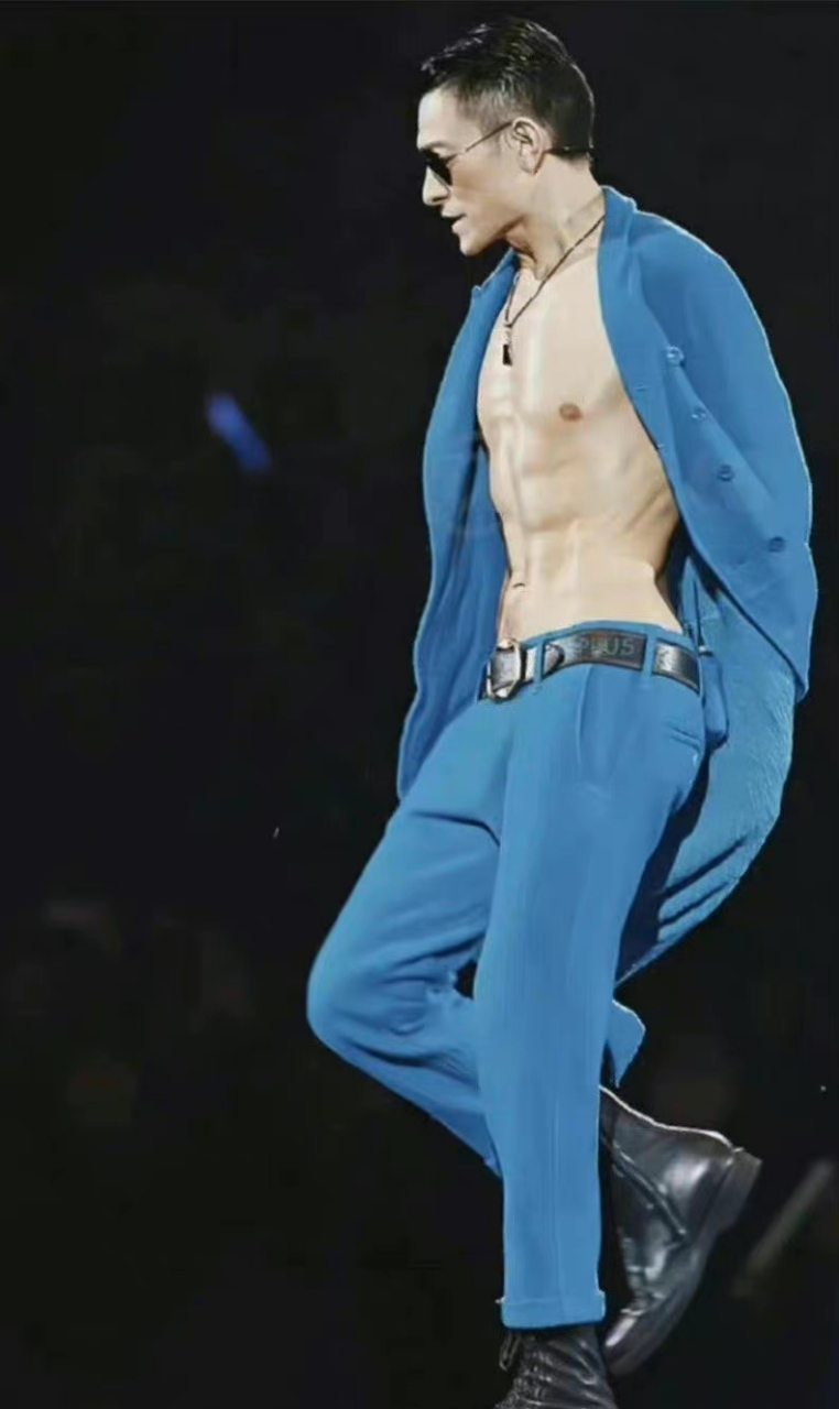 61岁刘德华腹肌照,这是小伙子吗?荷尔蒙爆棚!