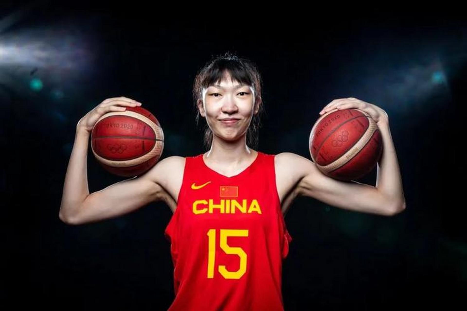 中国女篮主力中锋韩旭在最近的亚洲杯比赛中表现出色,帮助中国队时隔1