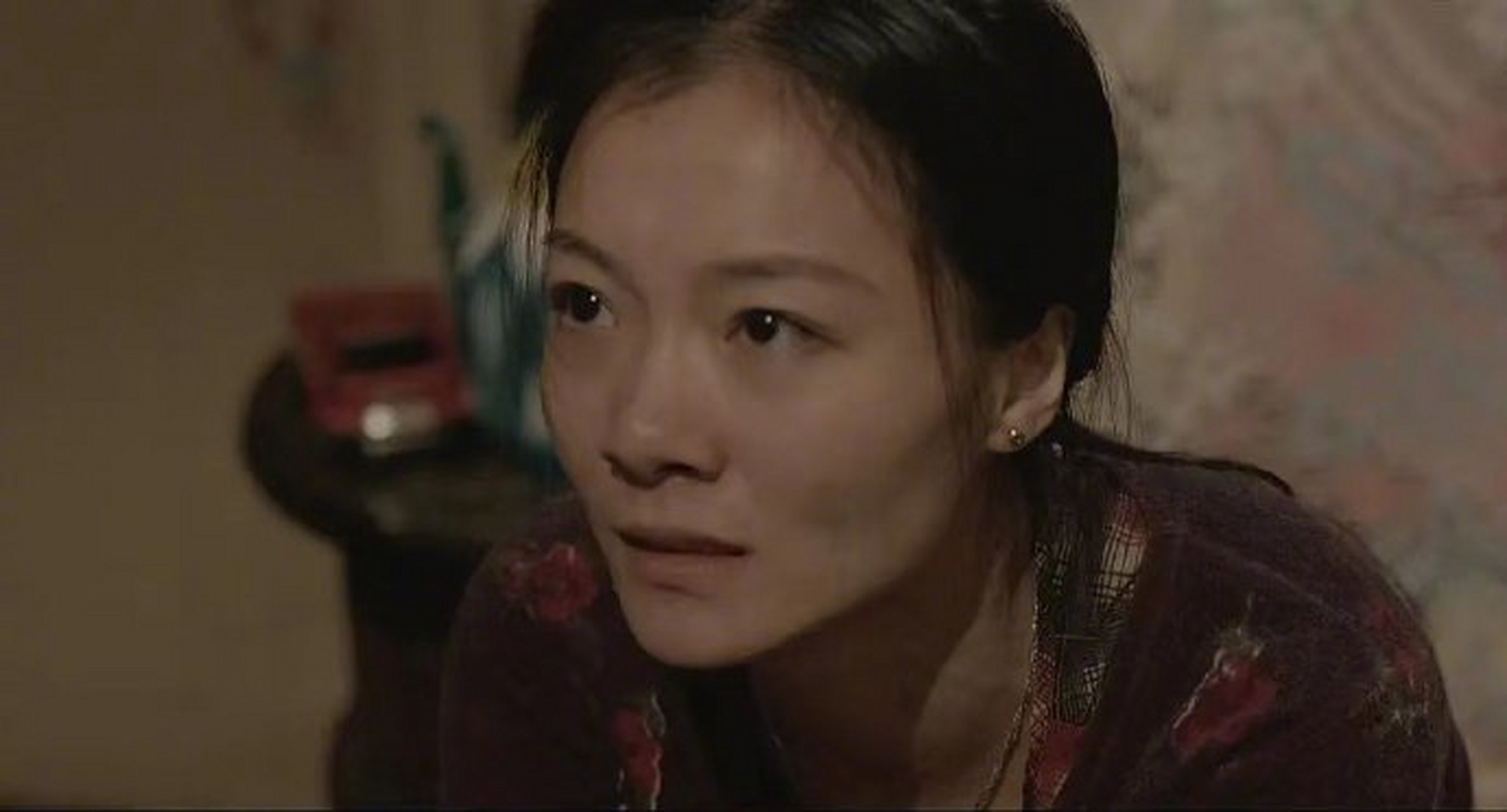 2012年《浮城谜事》,齐溪饰演桑琪,为了得到爱情心狠手辣,深思谋虑