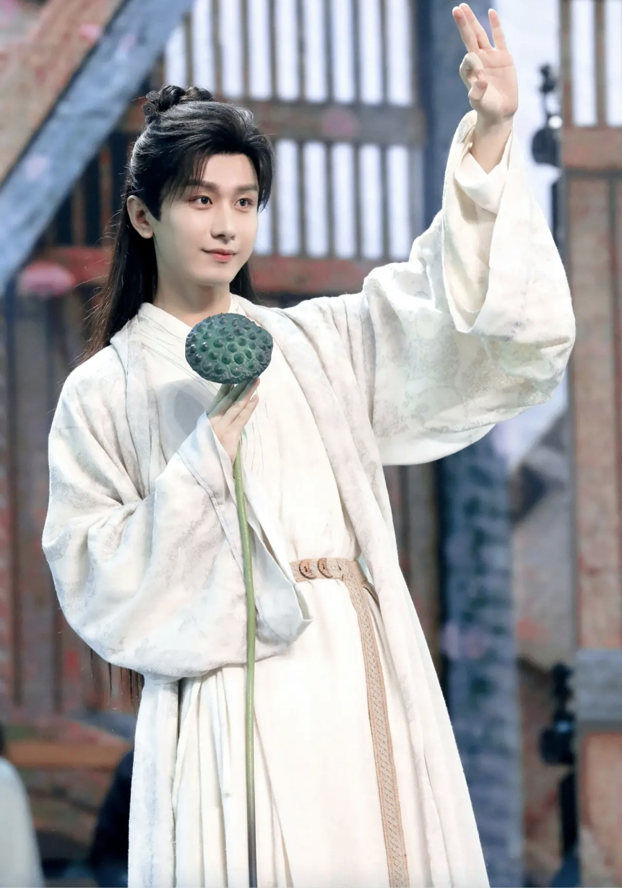 根据欢瑞世纪2023年第三季度财报,成毅主演的电视剧《莲花楼》为公司