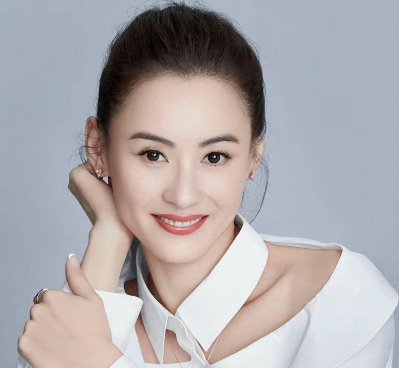 在一个平静的8月19日,娱乐圈女星张柏芝的工作室发布了一则突如其来的