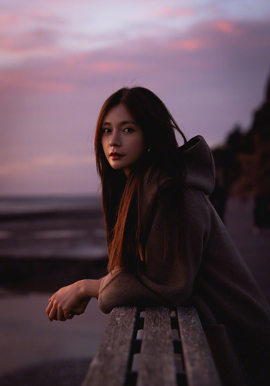 沈梦辰圣米歇尔山城堡之旅 给我们带来了这组童话般的时尚大片 梦境一