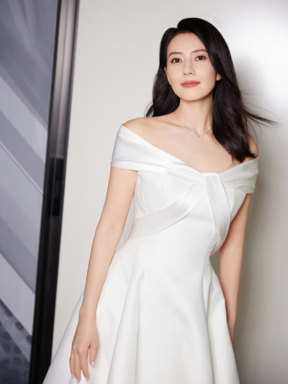 她主要还是脸上状态足够稳定,就算团队对造型不上心,高圆圆也可以凭借