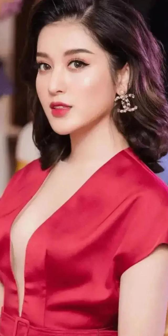 【超级美女阮宣眉 混血味儿无与比 】请看下图美照,并不是印象里越南