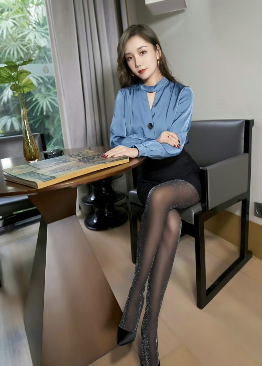 小姐姐换条丝袜吧,上面全是白色斑点