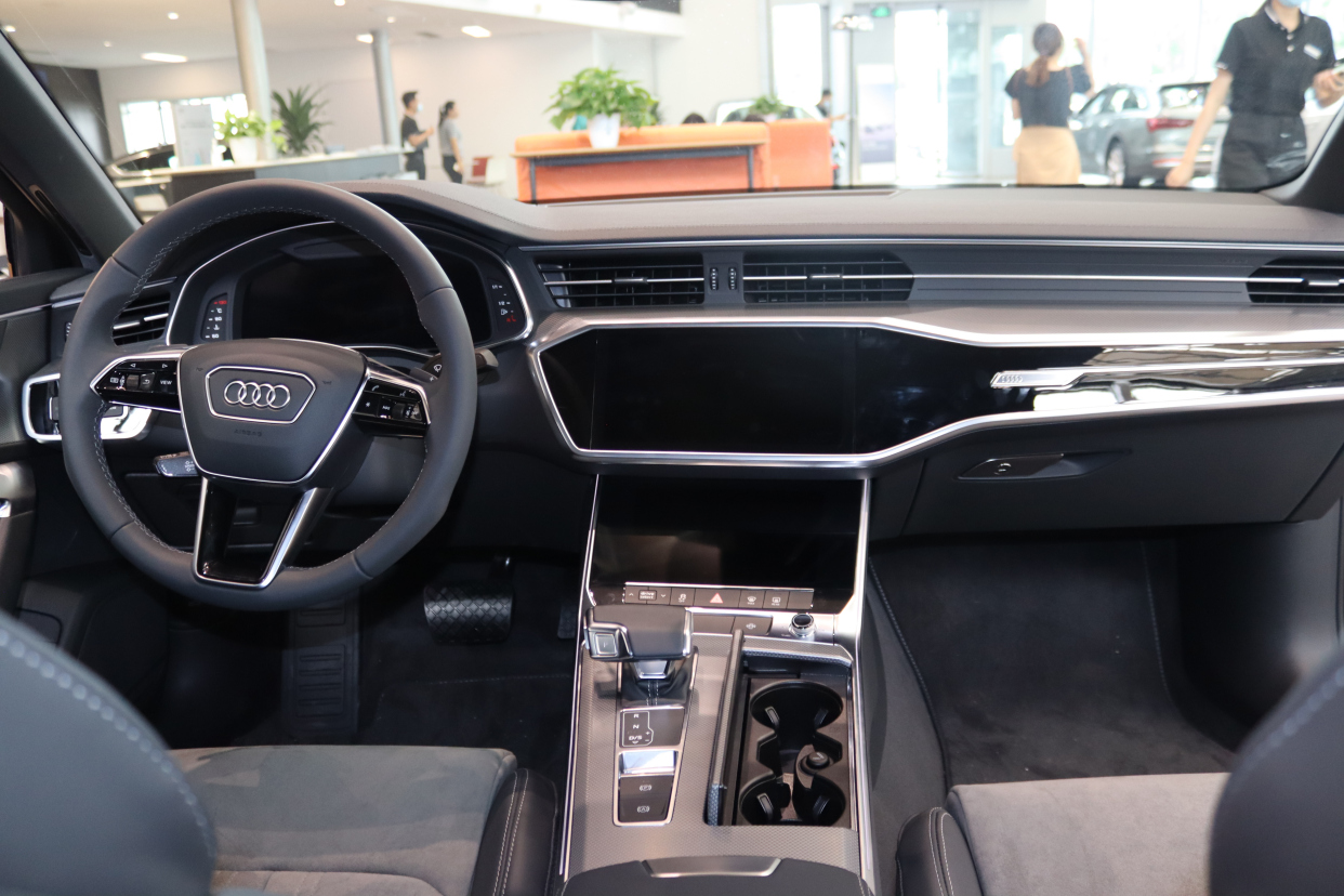 2.0t 7速双离合245匹马力,2023款奥迪a6l真实落地分享!