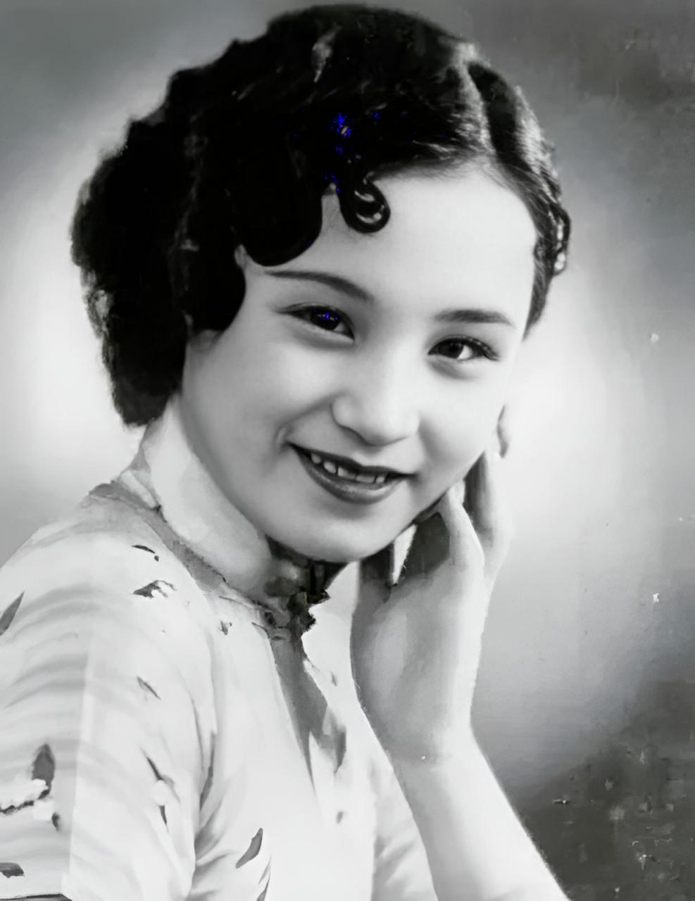 1937年,女影星陈燕燕去闺蜜家吃饭,没想到,闺蜜在水里做了手脚,陈燕燕