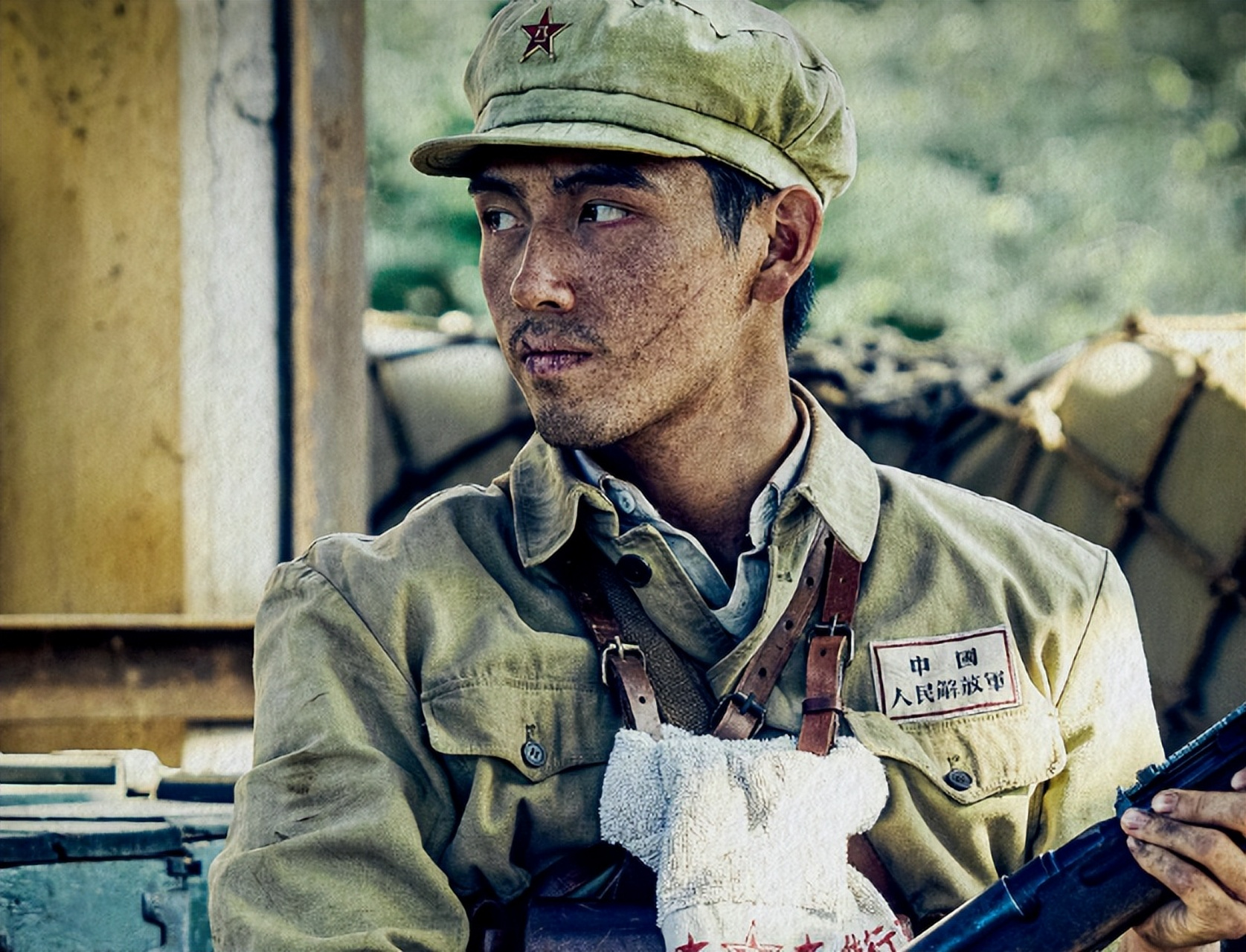 陈飞宇在《志愿军:雄兵出击》中饰演志愿军第38军112师335团1营3连副