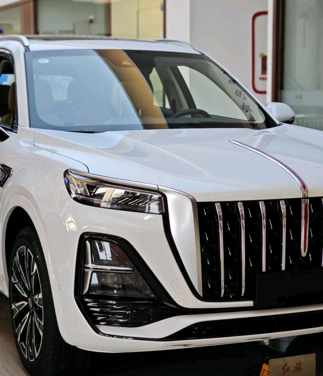 首批实车进店!红旗hs5"售价曝光",气场强大,竞争力优于途观