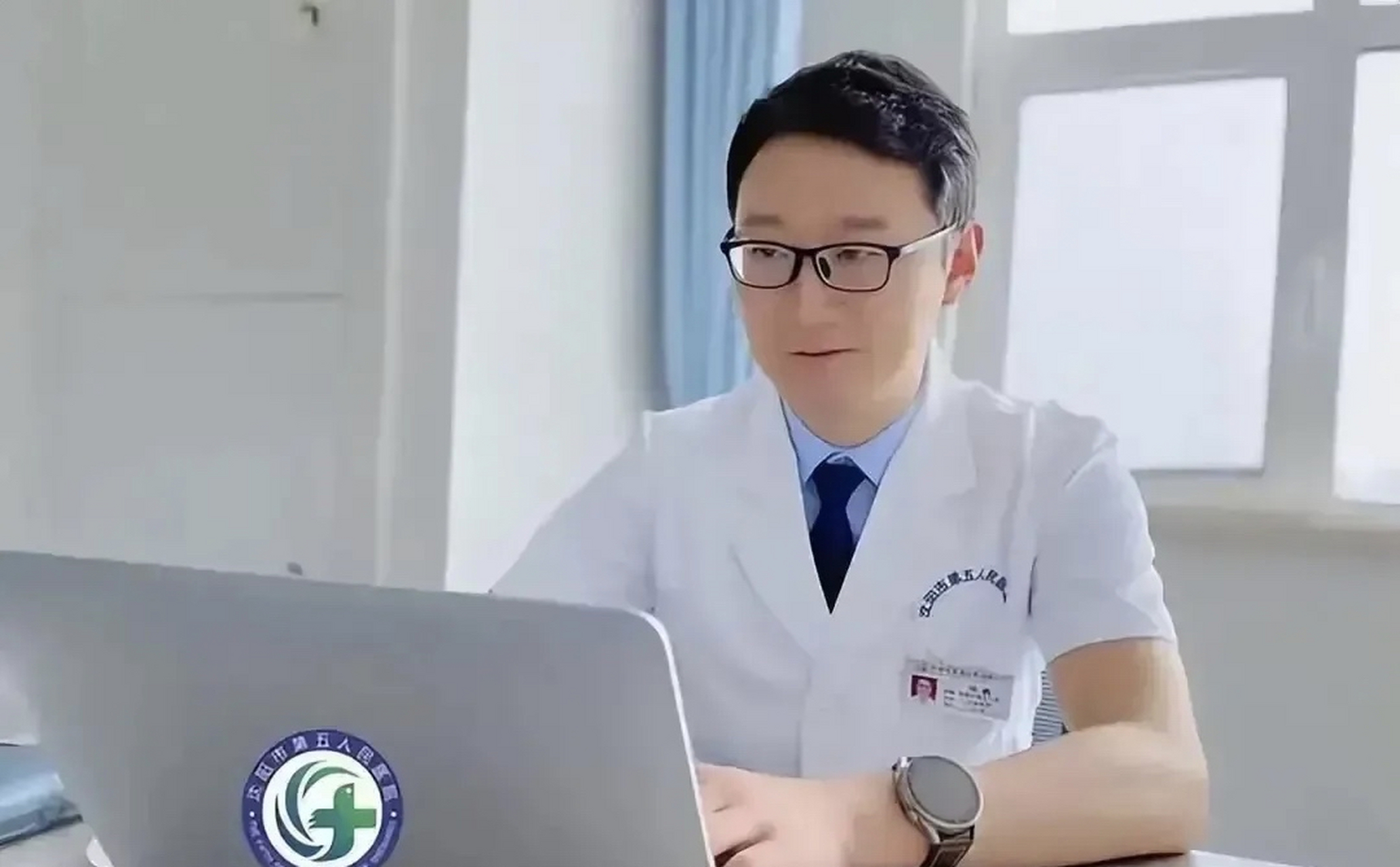 2021年5月,上海市卫健委对于陆巍医生的处罚结果为警告并暂停执业6个