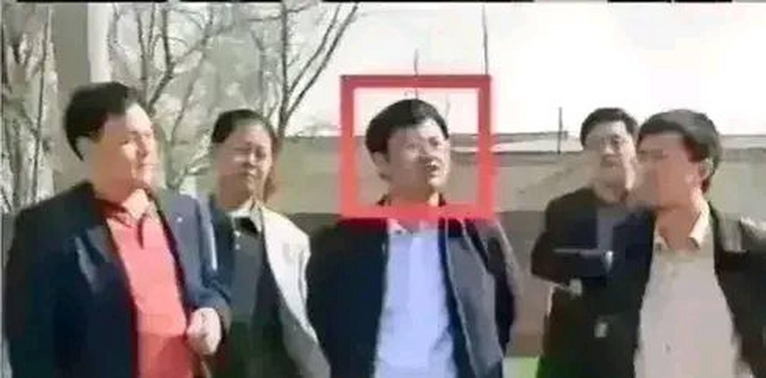 现代官场现形记,真的是讽刺,在领导面前卑躬屈膝,媚态谄笑,在下属面前