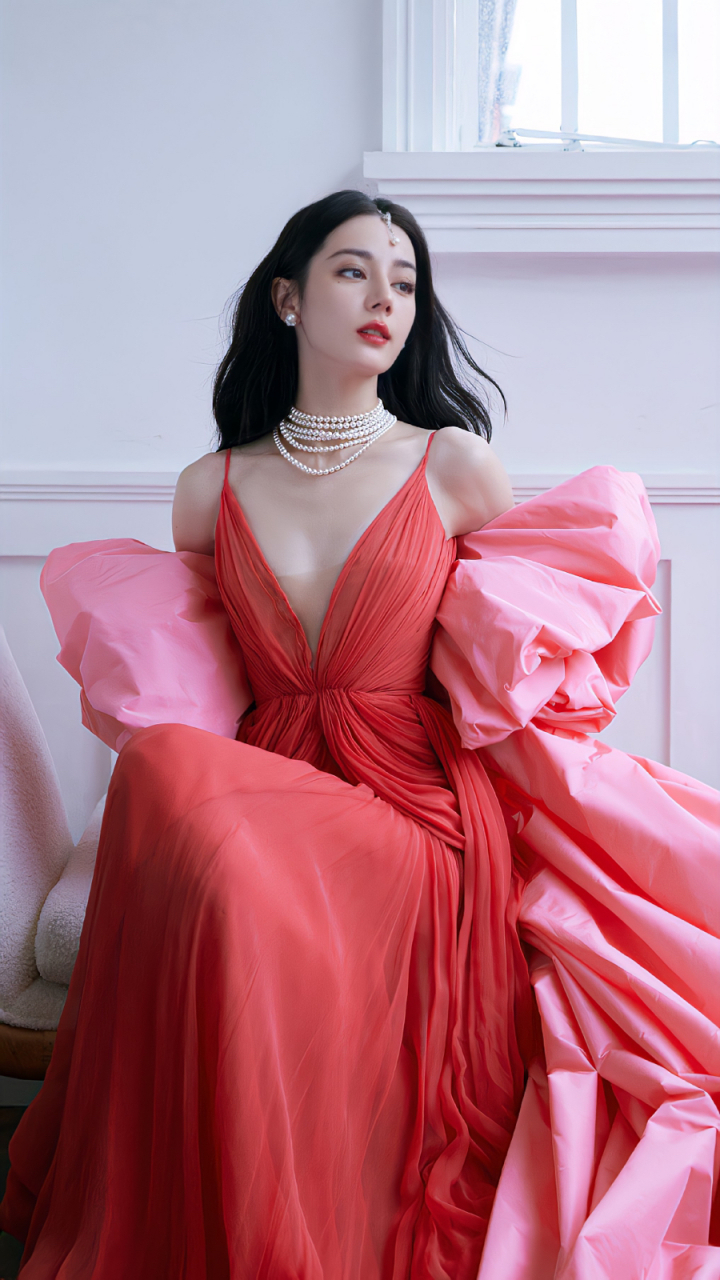 迪丽热巴粉色蝴蝶结礼服造型,不是粉丝也完全无感,但每次都会超级期待