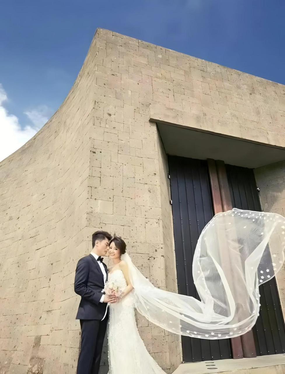 网友:林心如和霍建华的婚纱照,才是普通百姓会去拍的类型