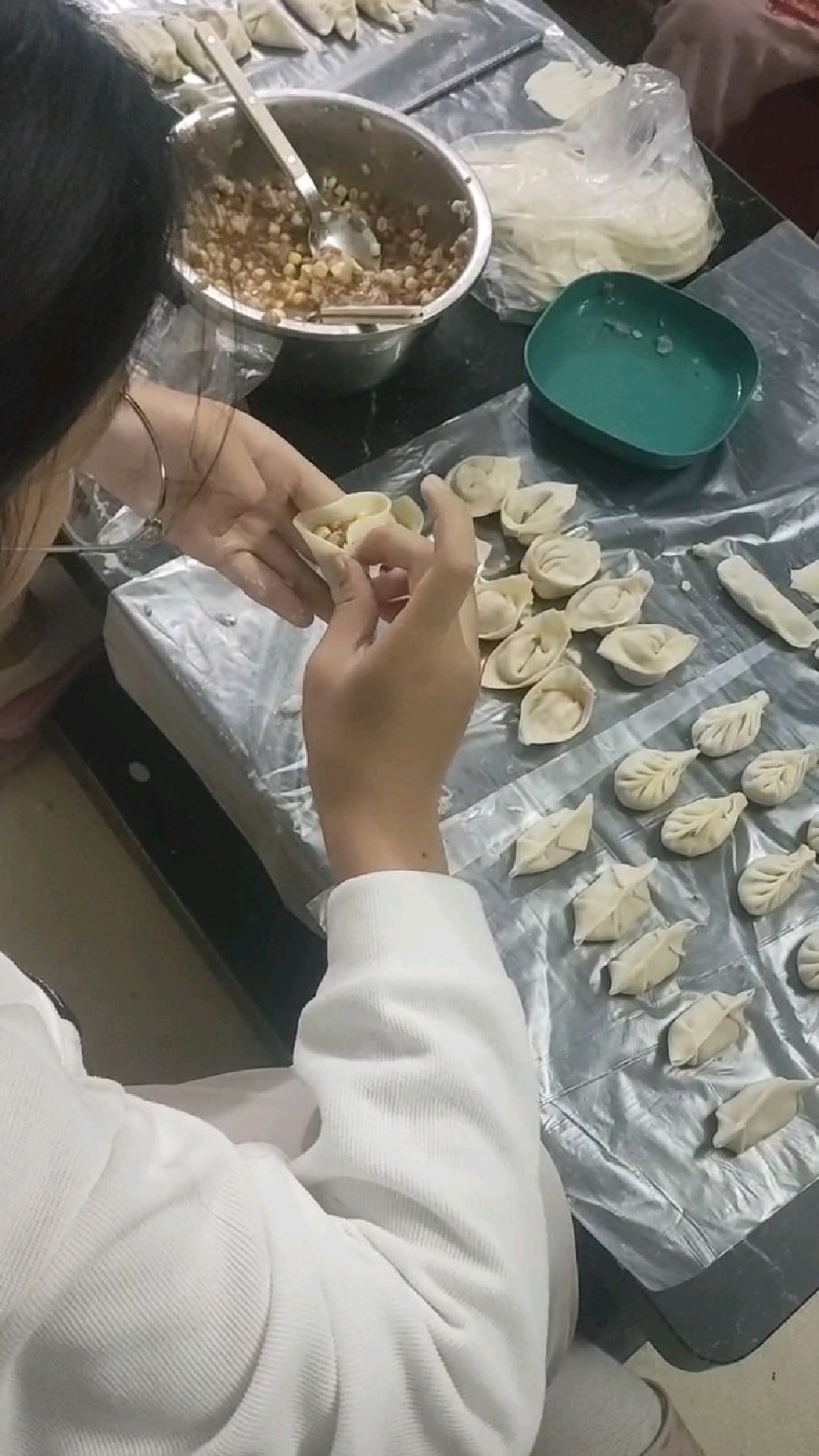 小学生劳动作业:包饺子柳叶饺慢动作