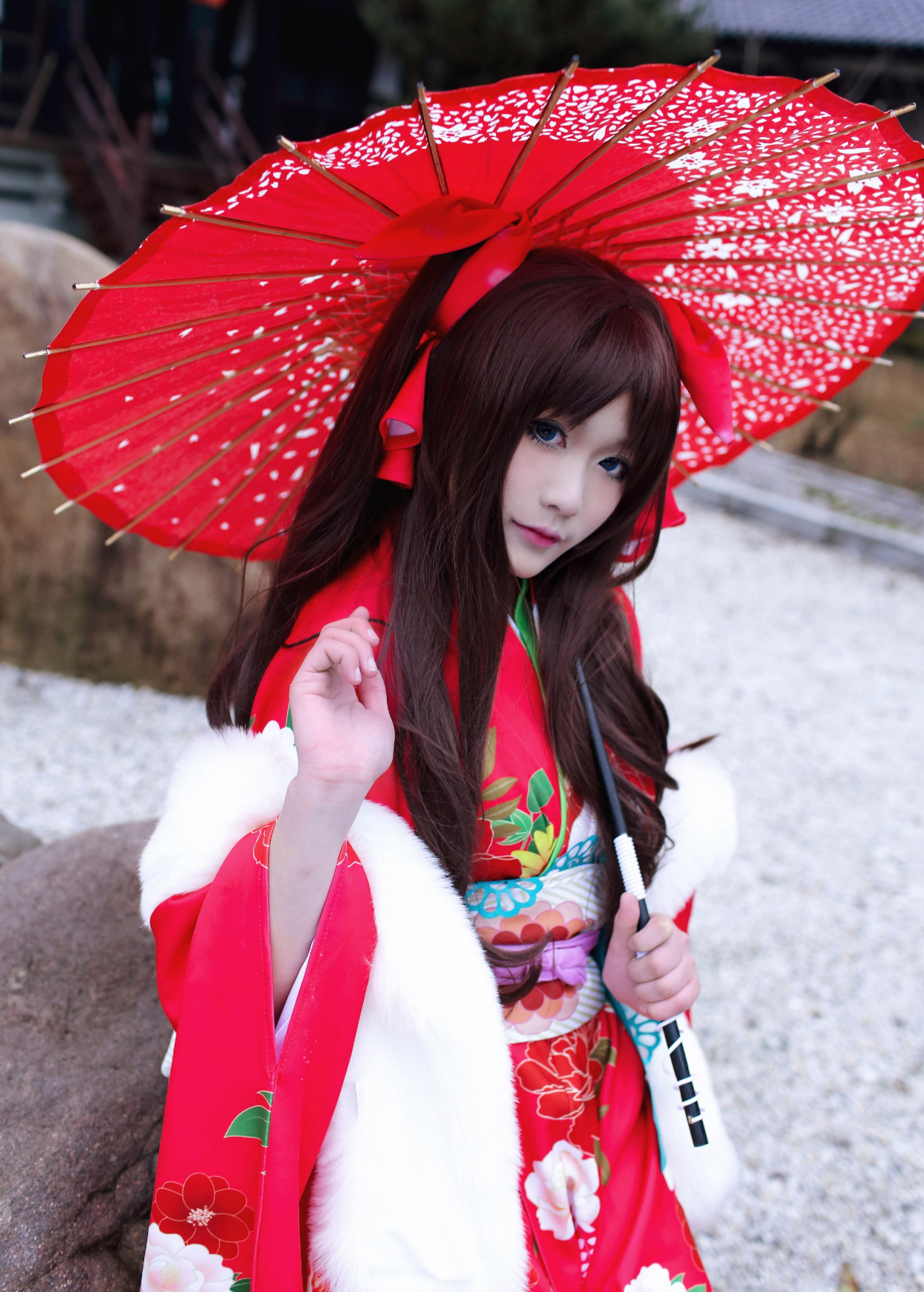 cosplay:阿尔托莉雅与远坂凛,两人穿着和服同框,人比花娇