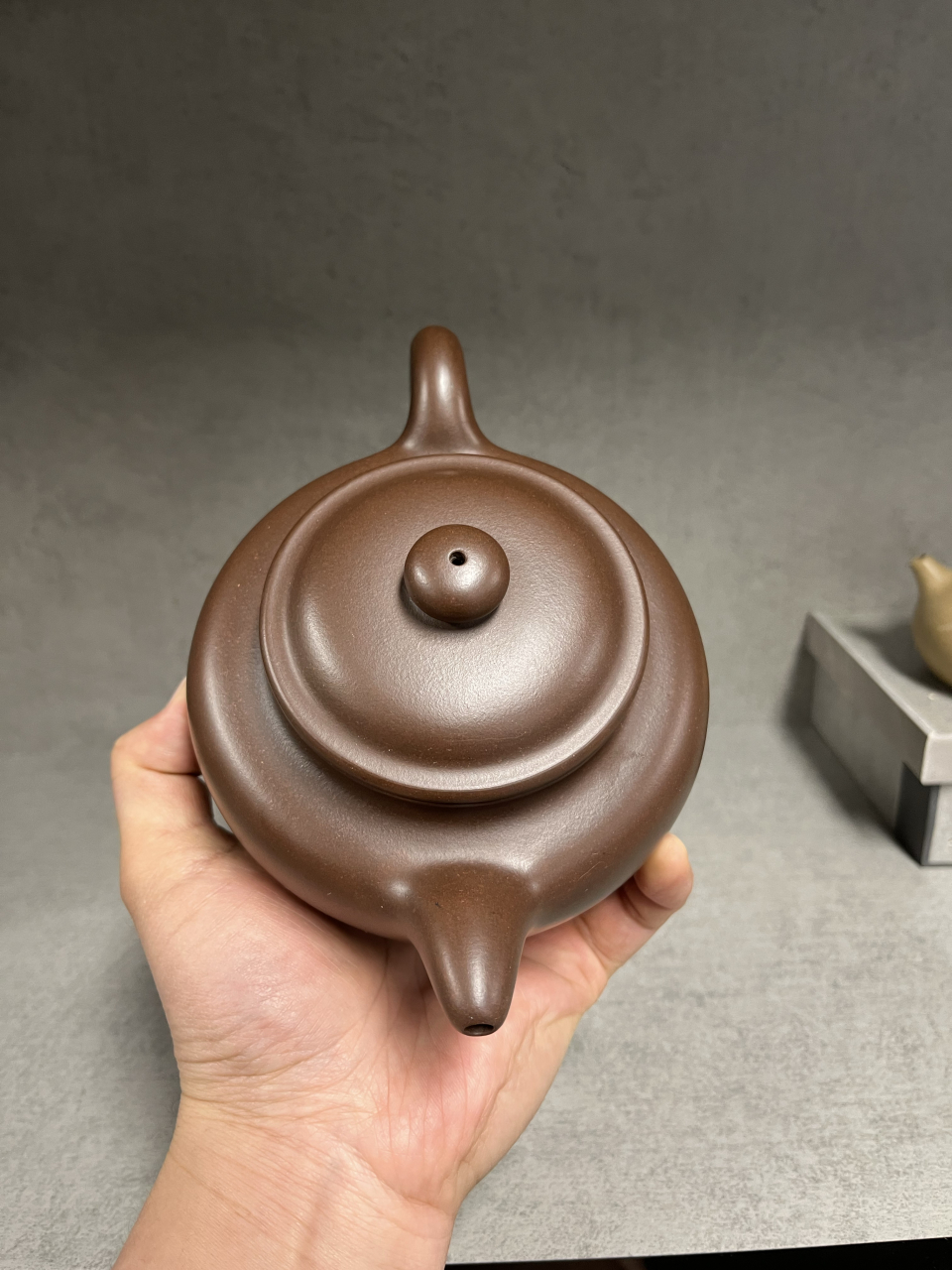 大亨掇只 容量500cc 老紫泥 全手精工制作 壶色浑厚深沉,莹润如玉