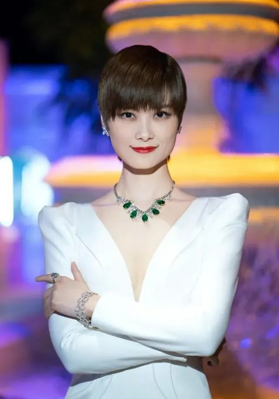 39岁的超女李宇春,为什么到现在还不谈恋爱也不结婚?