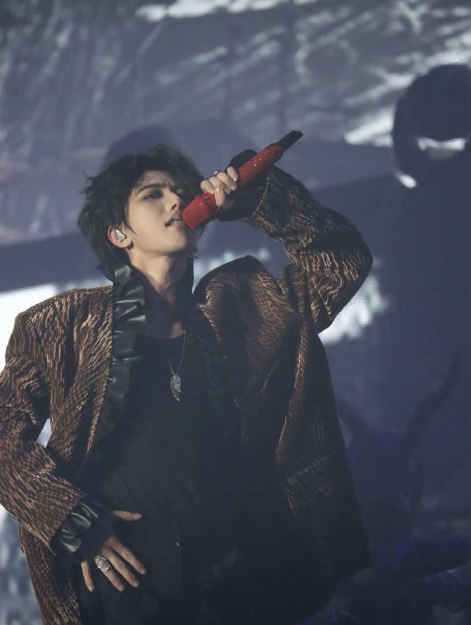 蔡徐坤搞一夜情致女生堕胎,这瓜真猛啊!