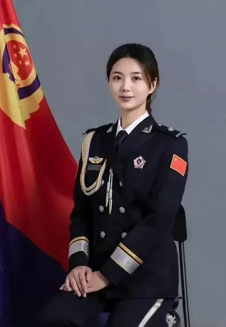 真是巾帼不让须眉呀!好漂亮的警花#美女# #女人