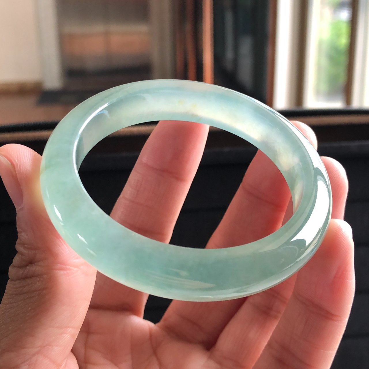 高冰晴底洒金水足正装手镯 高冰料子,底子细腻冰润,种水饱满,满圈的晴