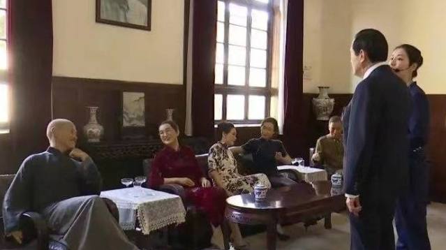 马英九参访南京总统府,在这组蜡像前顿足许久,似有所思!