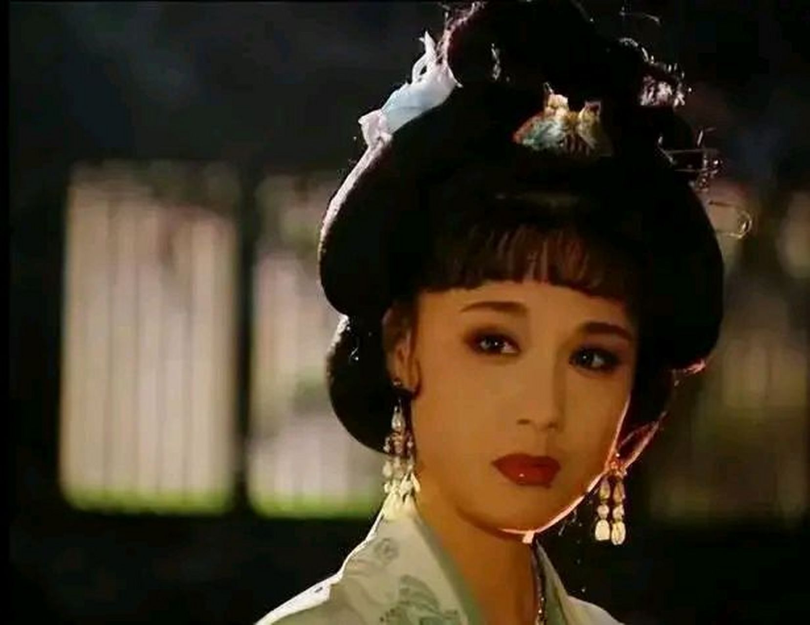 2001年,《康熙王朝》爆火,宫雪花突然爆料,李建群通过非常手段,抢了她