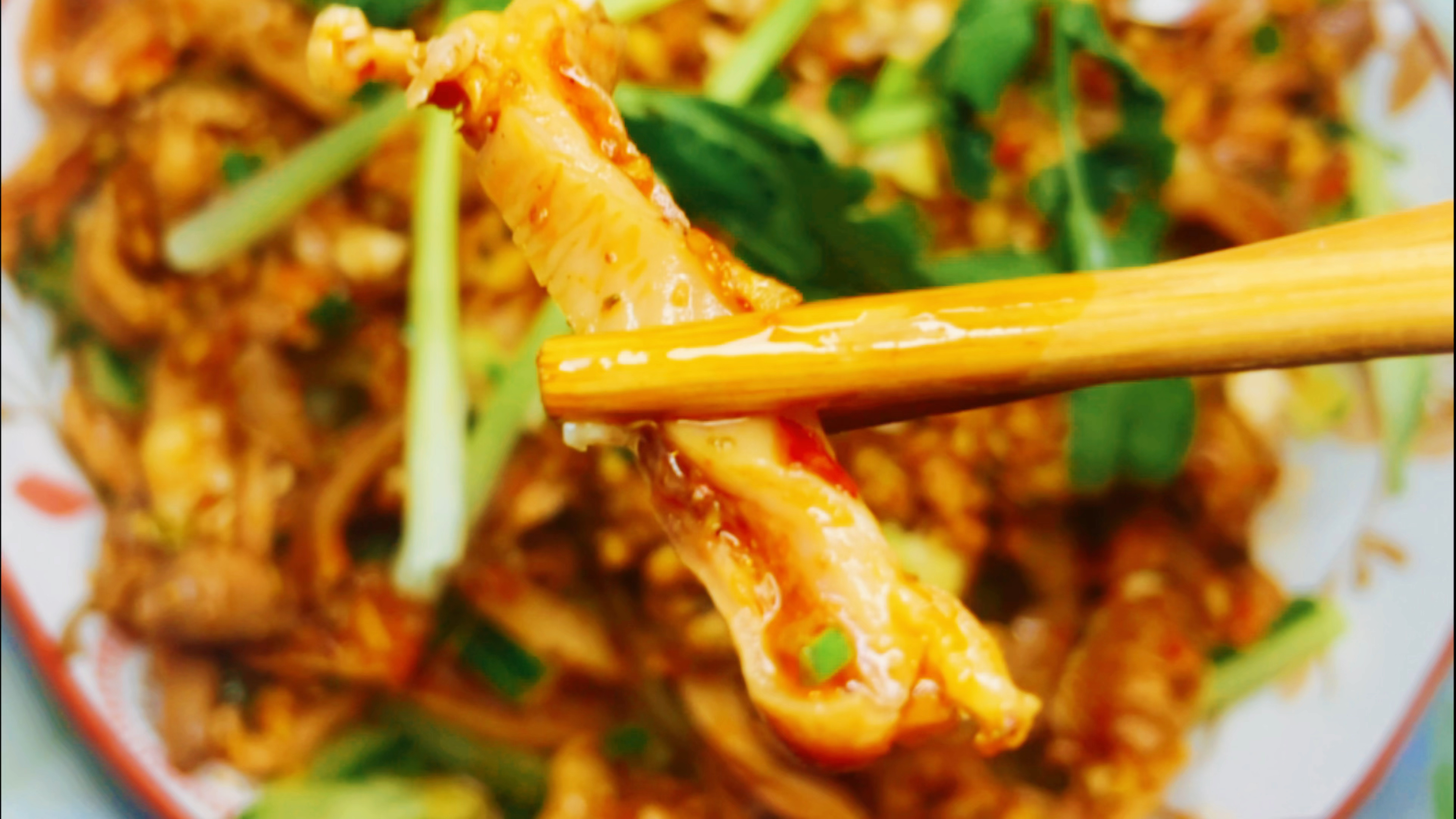 一道家庭版凉拌猪肚,色香味俱全。下饭又下猫儿料!