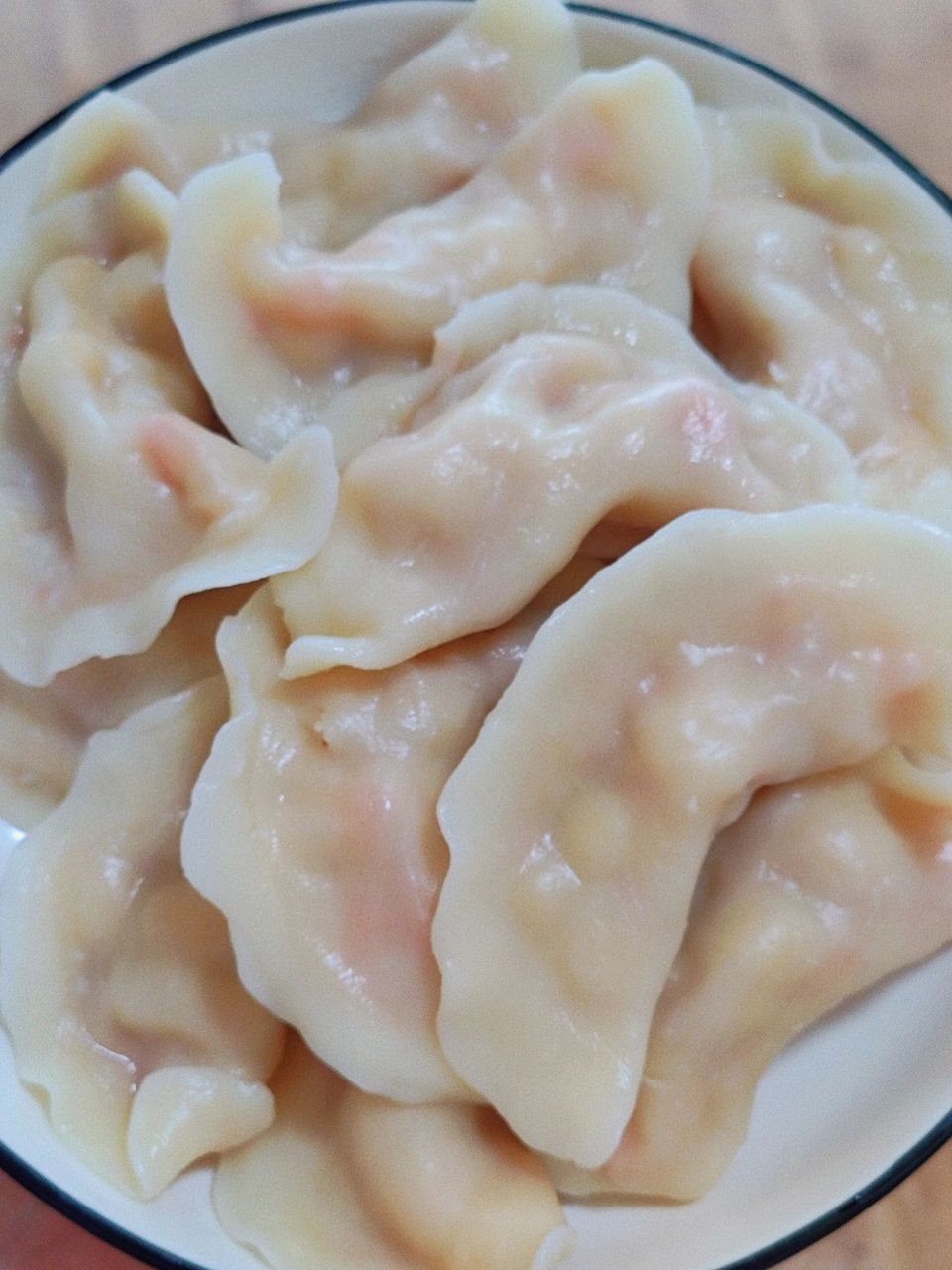 玉米虾仁饺子 玉米跟肉馅包饺子真的绝配 巨巨巨好吃 我跟我朋友一