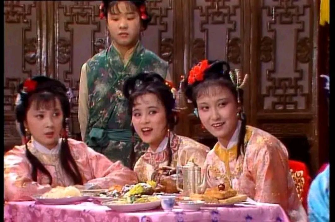 换个角度,移开大观园看绣春囊事件,发现此事王善保家的难脱干系