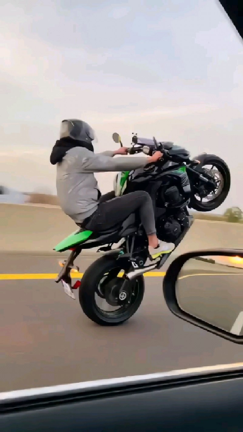 骑川崎街车翘头