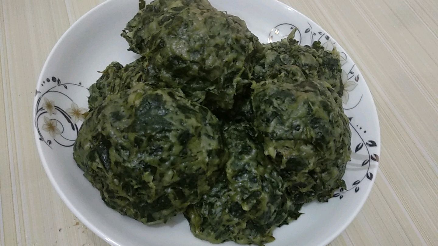 家庭自制蒸窝窝头 新鲜红薯叶蒸出来 方便好吃