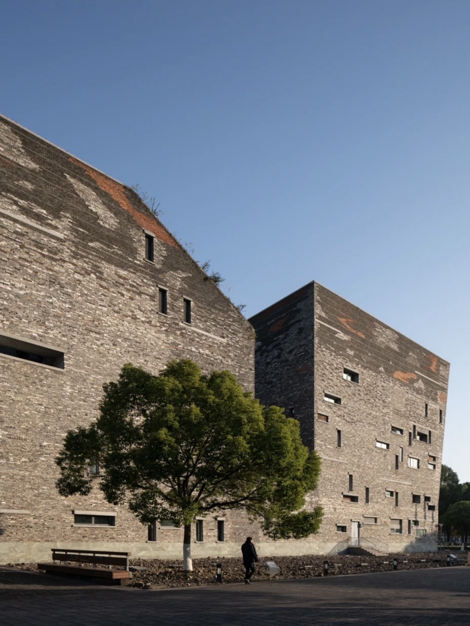 7515建筑观点 王澍曾说:"我不做"建筑",只做"房子"