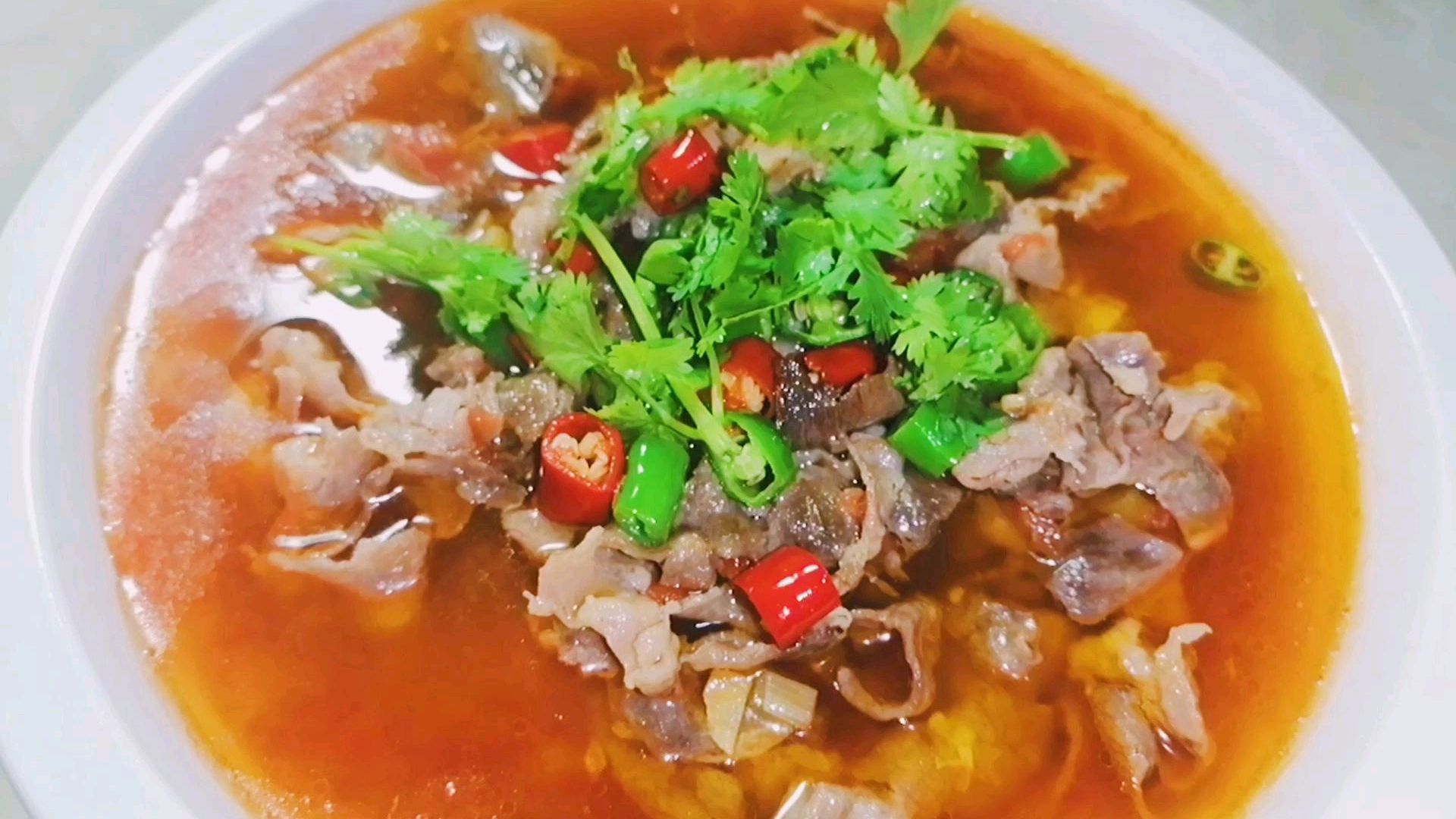 酸汤肥牛家常做法,酸爽开胃,汤鲜肉嫩,连汤汁都能喝光