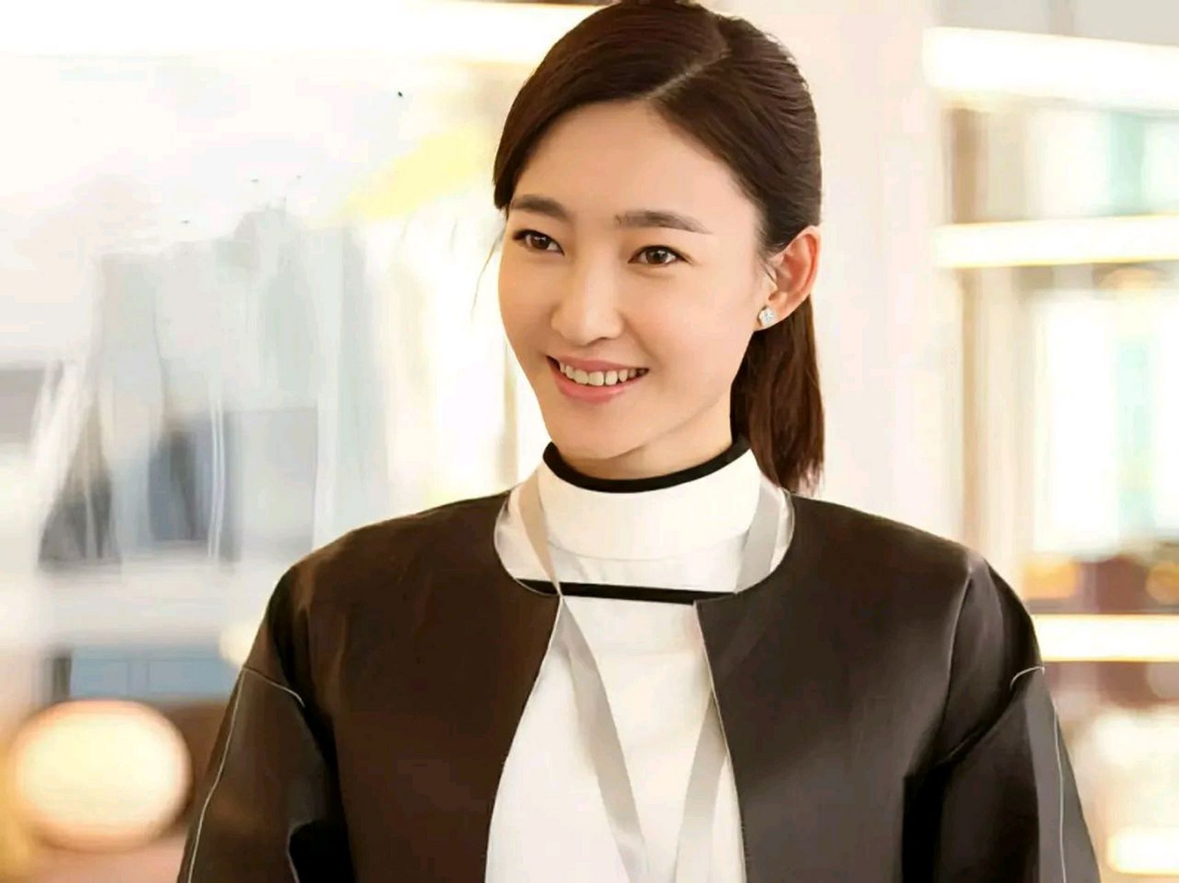 王丽坤,1985年3月22日出生于内蒙古自治区赤峰市翁牛特旗,中国内地